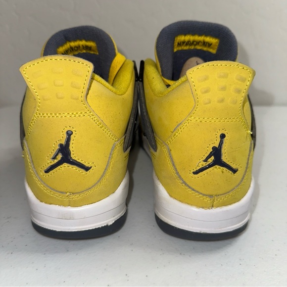 Jordan Air 4 Retro in Yellow and Gray - Picture 4 of 6